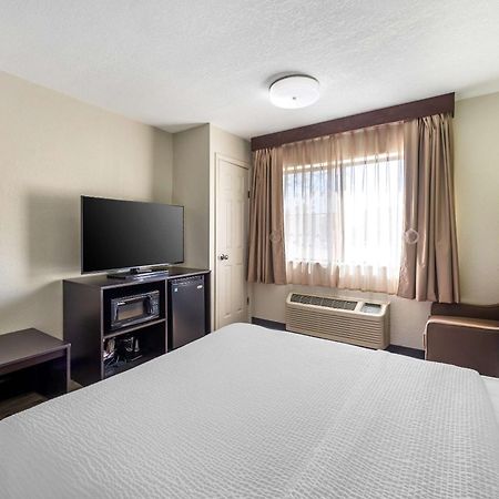 Sleep Inn & Suites Salina I-135 מראה חיצוני תמונה