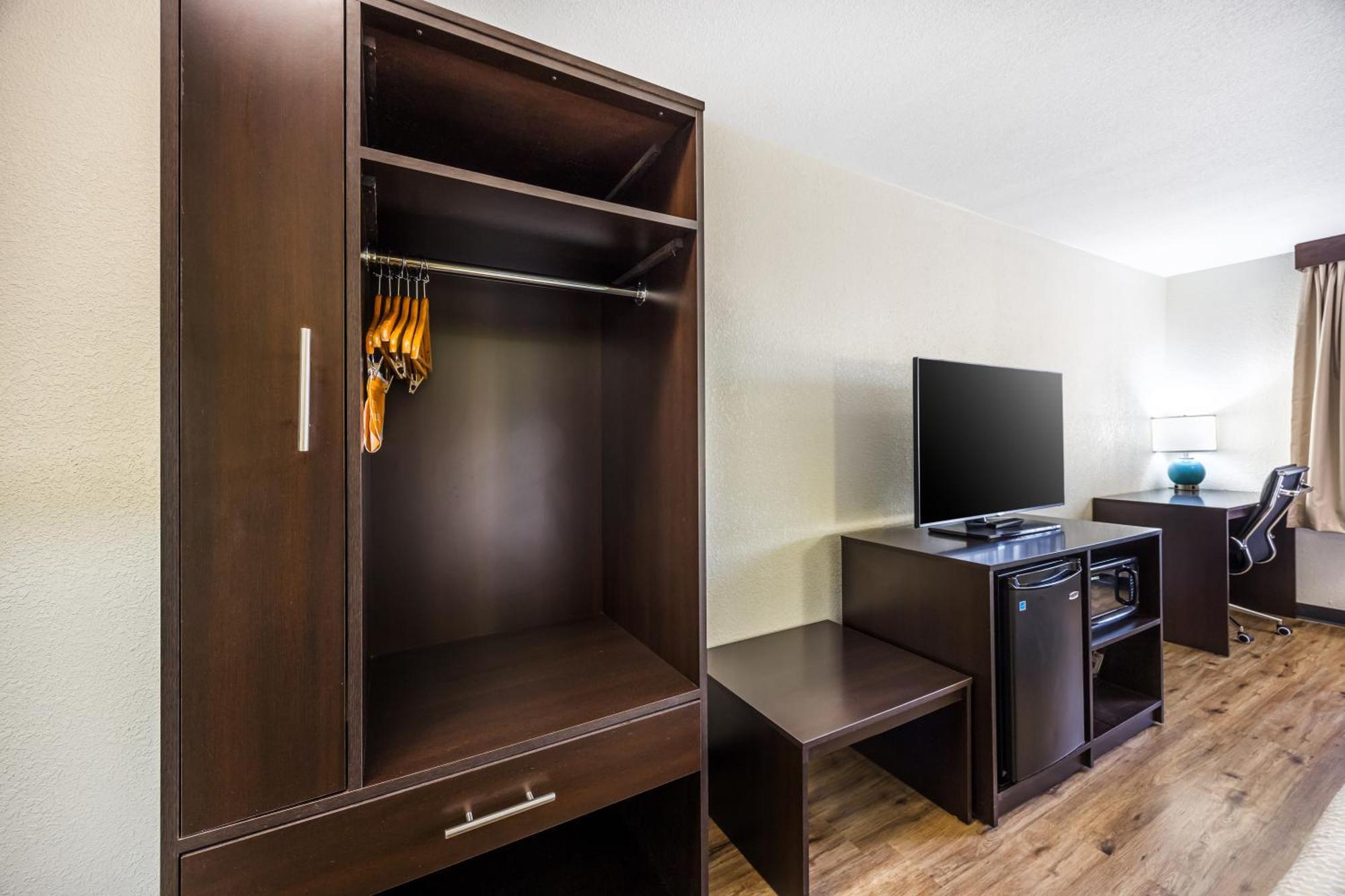 Sleep Inn & Suites Salina I-135 מראה חיצוני תמונה