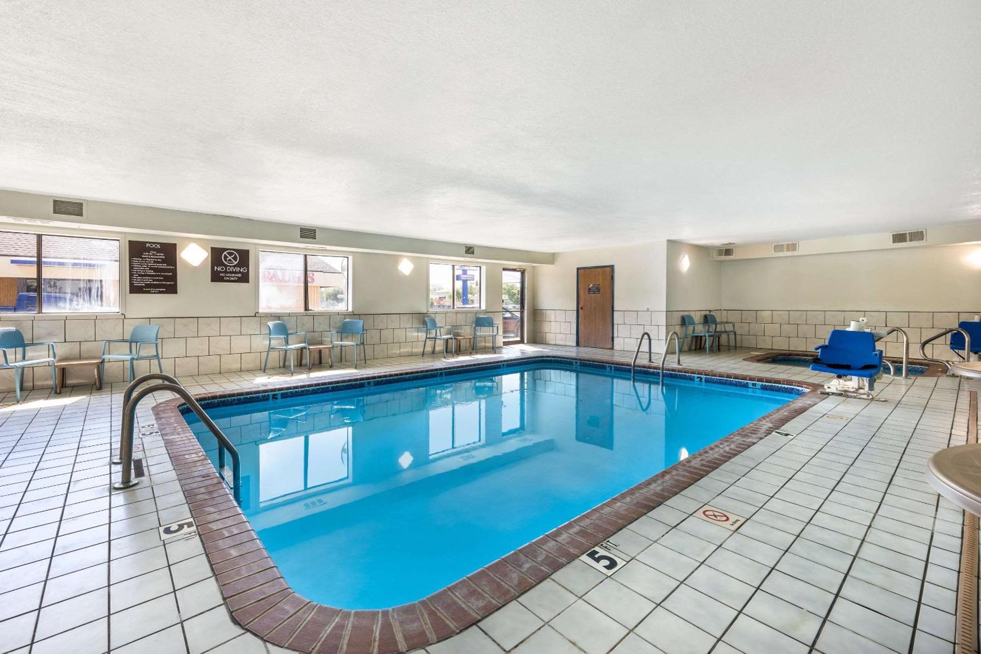 Sleep Inn & Suites Salina I-135 מראה חיצוני תמונה